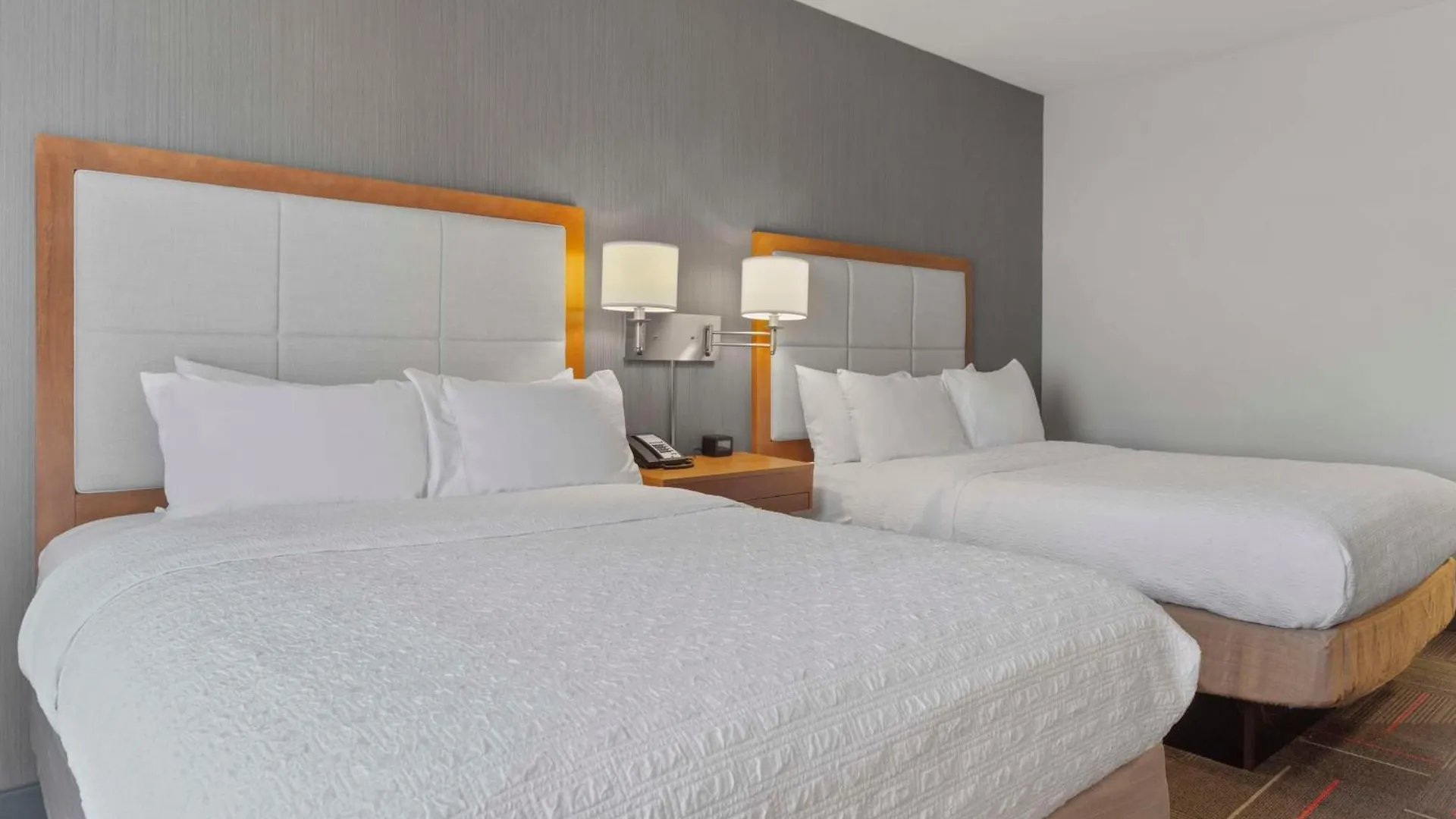 Hampton Inn & Suites Columbus Scioto Downs Hotel